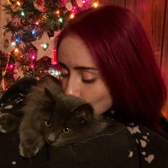 Meet your Posher, Jenn 🌸 - Picture 5 of 9